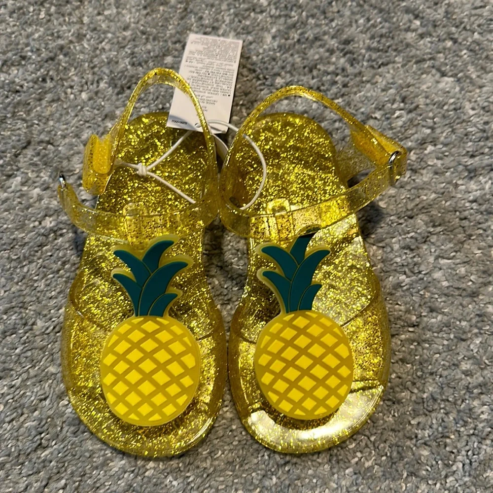 NWT Toddler Girl size 6T Yellow Jelly Sandals - Picture 1 of 7